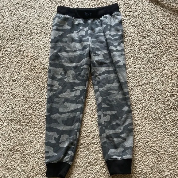 Children’s Place size 7 / 8 Med camo, gray, soft, comfy joggers - Picture 5 of 5